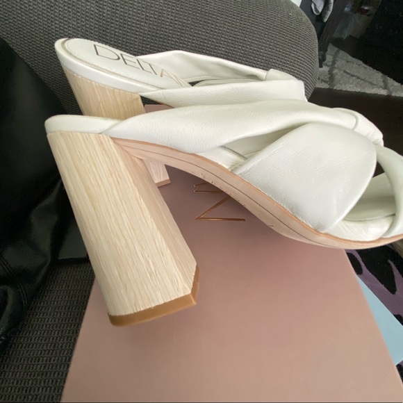 Women Heels - Picture 4 of 7